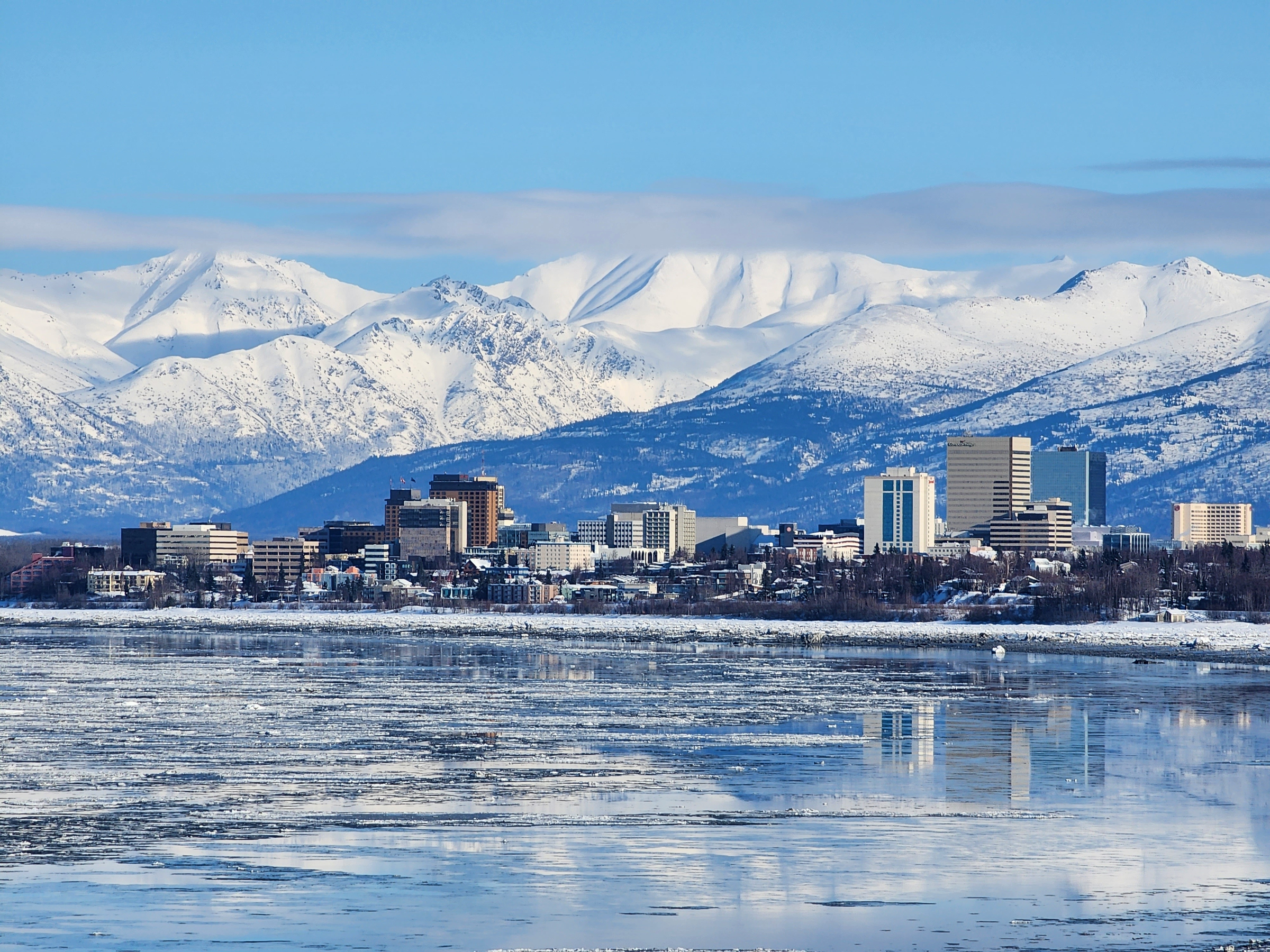 Snow town Anchorage, Alaska, the United States of America is one of many people's dream to visit due to its scenery, culture, culinary.