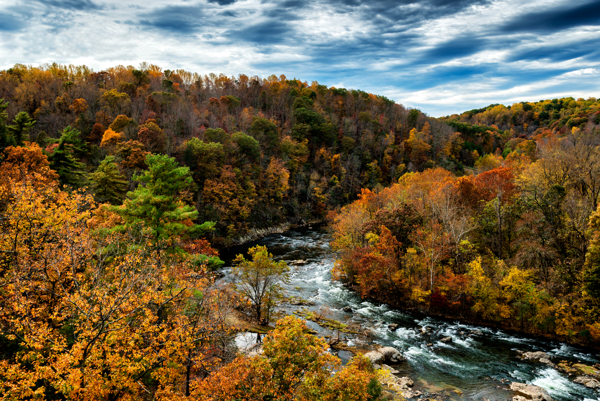 The Roanoke River cloaked in autumn beauty along the Blue Ridge Parkway National Park, Virginia, USA 