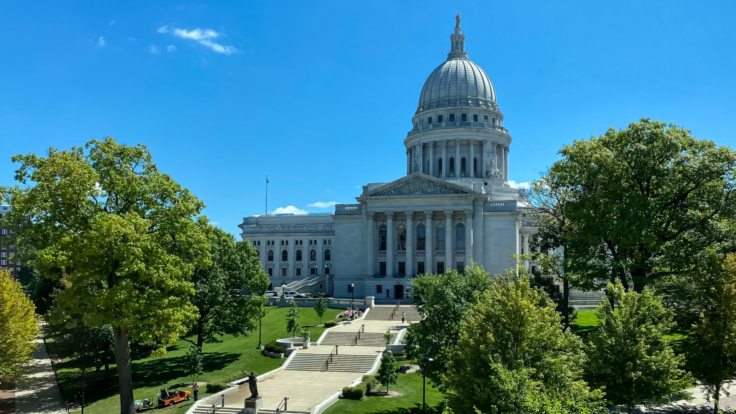 downtown madison wisconsin state capitol building